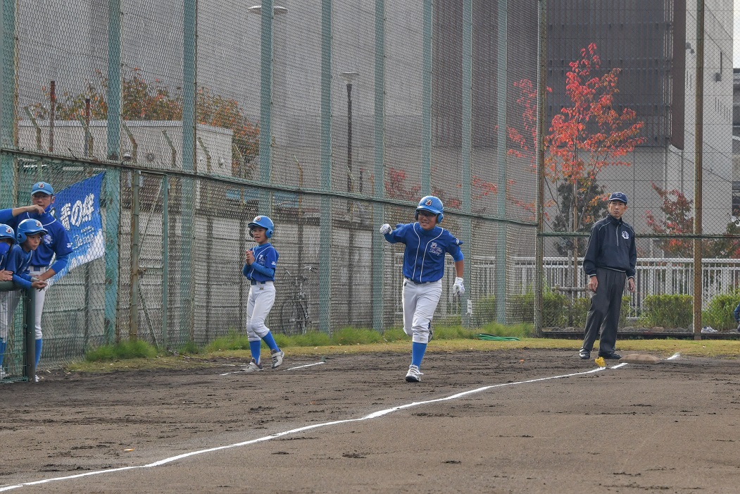 学童秋季トーナメント決勝戦の写真